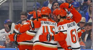 Os Ducks conquistaram sua primeira vitória nos playoffs desde 2017, derrotando os Oilers.