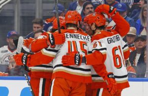 Os Ducks conquistaram sua primeira vitória nos playoffs desde 2017, derrotando os Oilers.
