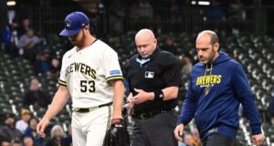 Brewers RHP Brandon Woodruff faz uma ressonância magnética depois de sofrer uma lombada.