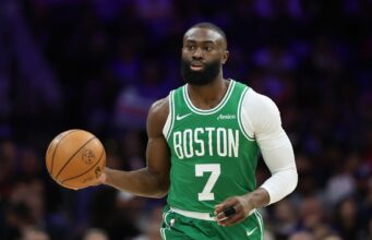 Jaylen Brown, do Celtics, critica árbitros por ‘agenda’ e chama Joel Embiid, do 76ers