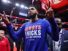 Resumo da NBA: lidera com 51 pontos. Os lobos também seguem em frente.