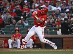 Os Cards assumem uma vantagem inicial de 3 corridas, somando-se para afastar os Dodgers.