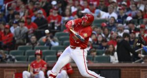 Os Cards assumem uma vantagem inicial de 3 corridas, somando-se para afastar os Dodgers.
