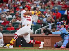A dobradinha de limpeza de bases de Ivan Herrera fez os Cardinals ultrapassarem os Brewers.