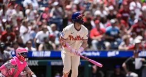 Kyle Schwarber e Bryce Harper ajudam Phillies a vencer Rockies.