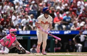 Kyle Schwarber e Bryce Harper ajudam Phillies a vencer Rockies.