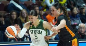 A aventura de 3 pontos de Lexie Brown faz a tempestade passar pelo Sol.