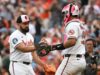 Os Orioles giram um 4 rebatedores para salvar a final contra os A’s.
