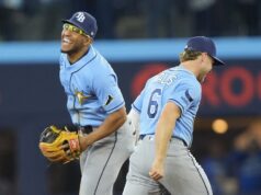 Os Rays, em uma longa sequência de rebatidas, buscam outra vitória na série contra os Jays.