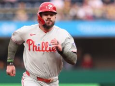Kyle Schwarber, do Phillies, retorna à escalação contra os Guardians