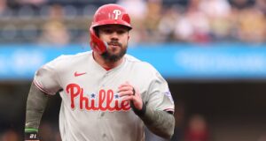 Kyle Schwarber, do Phillies, retorna à escalação contra os Guardians