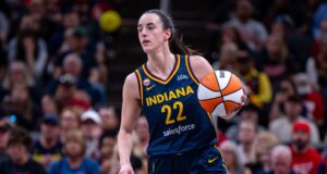 A guarda febril Caitlin Clark (atrás) sai contra Fire