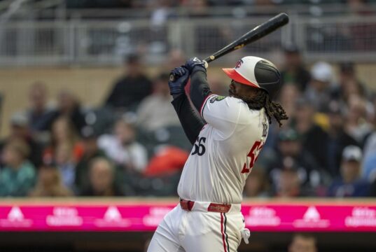 Josh Bell faz 2 home runs para liderar os Twins na ultrapassagem dos Astros.