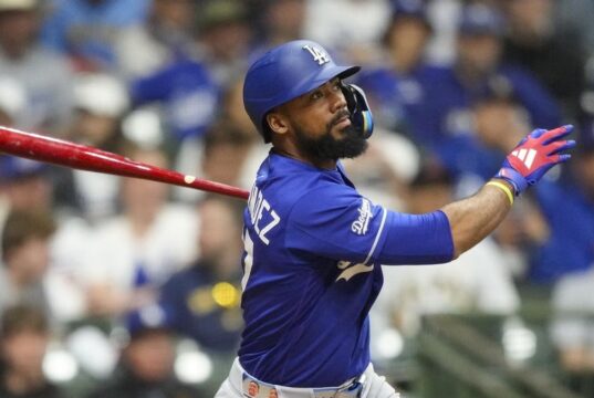 Teoscar Hernandez, dos Dodgers, lesionado no tendão da coxa, irá para IL.