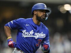 Relatórios: Dodgers colocará Teoscar Hernandez em IL, senhorita Ryan Ward.