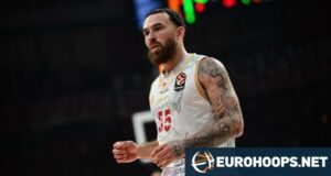 Mike James: Um jogo e ajustado. Mas ele jogou com o Olympiakos.