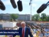 Trump revelou detalhes de seu salão de baile semelhante a um bunker que abriga uma base de drones, um hospital subterrâneo.