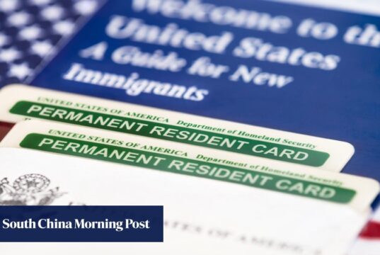 Trump forçará os estrangeiros que obtiverem green cards dos EUA a voltarem para casa primeiro.