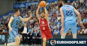 Marco Spiszusev Casademont Zaragoza com um chute de três pontos