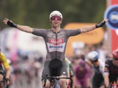 O ás do sprint australiano deixou o Giro devido a lesões no acidente