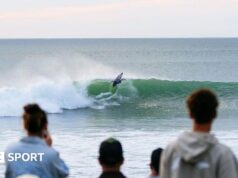 Fotógrafo da World Surf League é mordido por criatura marinha