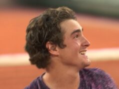 Jovens brasileiros incomodam Djokovic
