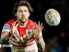 Joe Shorrocks: atacante do St Helens assina extensão de contrato de três anos