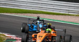 Green venceu novamente enquanto a corrida pelo título GB4 esquentava em Oulton Park