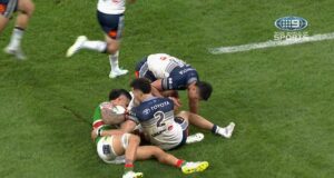O estreante cai lesionado nos segundos finais