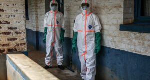 Três voluntários da Cruz Vermelha são considerados mortos devido ao Ébola na República Democrática do Congo
