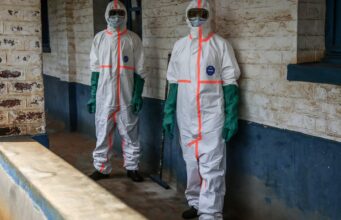 Três voluntários da Cruz Vermelha são considerados mortos devido ao Ébola na República Democrática do Congo