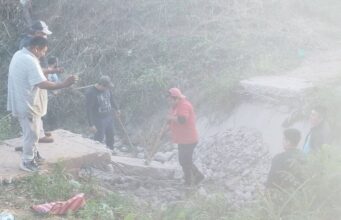 Moradores de Tartegal destruíram a ponte pedonal após o violento ataque