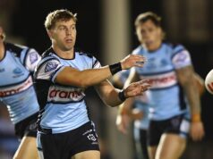 Os Blues sofreram um golpe quando o meio-campista Blayke Brailey sofreu uma suspeita de fratura na mão no confronto dos Sharks com Manly.