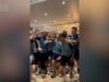 Jogadores do Arsenal reagem ao se tornarem campeões da Premier League