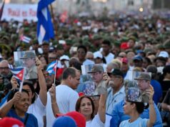 “Viva Raul!”: Manifestação em frente à Embaixada dos EUA em Cuba em apoio a Raul Castro