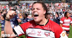 Sarah Beckett: A atacante da Inglaterra junta-se ao Sale Sharks.