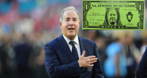 O rosto de George Moss preencherá o campo com notas de dólar