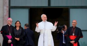 O Papa repreende a ascensão da guerra dirigida pela IA, dizendo que isso o está levando a uma espiral de aniquilação