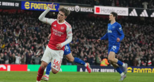 Campeão da Premier League com o Arsenal entrou no Guinness Book of Records