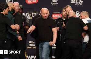 UFC 328: Khamzat Chemayev chuta Sean Strickland apesar da presença da polícia armada após uma troca feia.