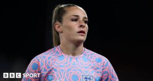 Seleção da Inglaterra: Ella Toon retorna para as eliminatórias da Copa do Mundo Feminina contra Espanha e Ucrânia.