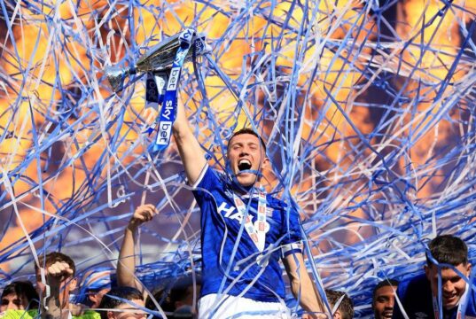 O Ipswich está de volta à Premier League, mas o sonho do Wrexham acabou