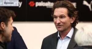 Por que James Hird é agora um problema político para os Essendon Bombers enquanto o ex-técnico do West Coast Eagles de 2018, Adam Simpson, questiona o processo.