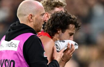 Lesões chocantes transformam Dreamtime at G em um show de terror Essendon Bombers, Richmond Tigers com três jogadores hospitalizados.