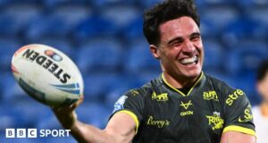 Brodie Croft: Warrington Wolves contrata o meio-lateral Rhinos do Leeds por um contrato de 3 anos