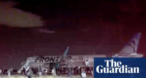 Avião da Frontier Airlines atinge uma pessoa ao decolar no aeroporto de Denver | Denver