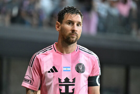 Messi saiu lesionado em sua última partida pelo Inter Miami antes da Copa do Mundo e deu o alarme na seleção argentina