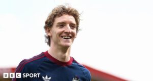 Anthony Gordon: Atacante deixado no banco enquanto Newcastle ‘olha para o futuro’