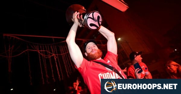 98cf6f09-thomas-walkup-olympiacos-euroleague-champions-2026-trophy-600x314.jpg