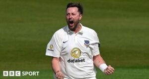 Ollie Robinson: jogador da Inglaterra em contato com Brendon McCullum e Rob Key enquanto ele perde os testes